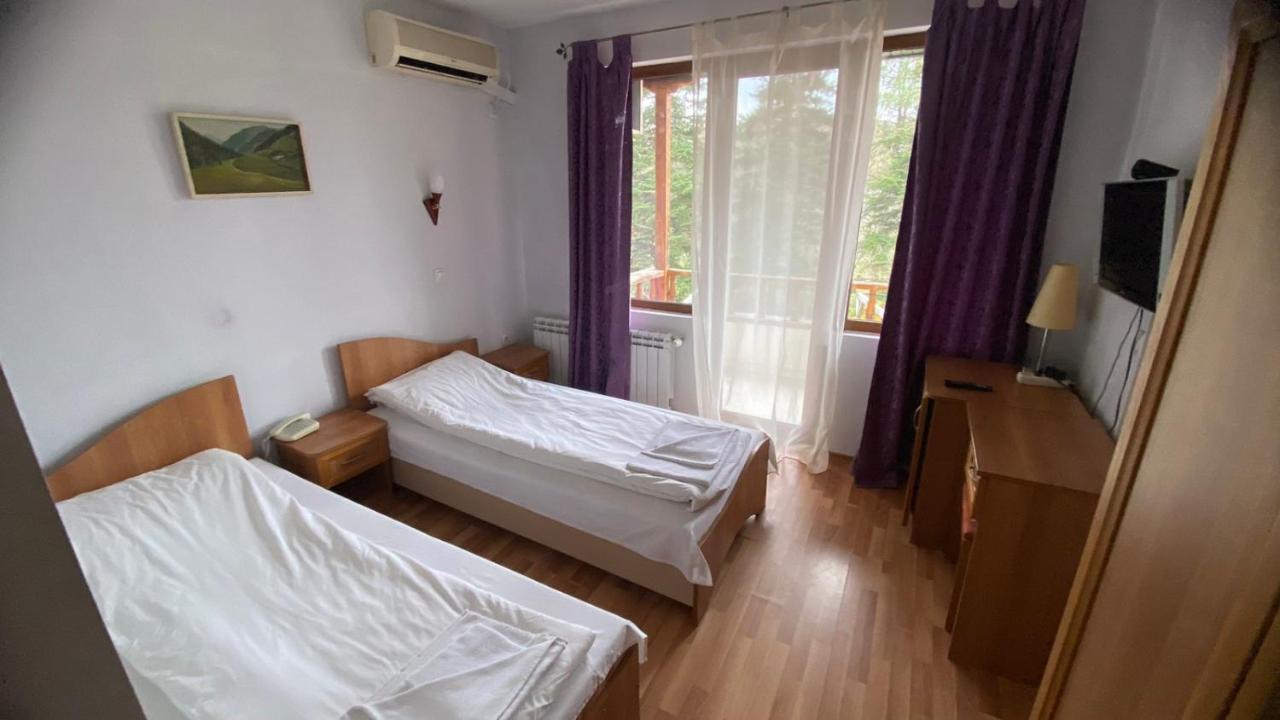 Хотел Галина Палас Srem Esterno foto