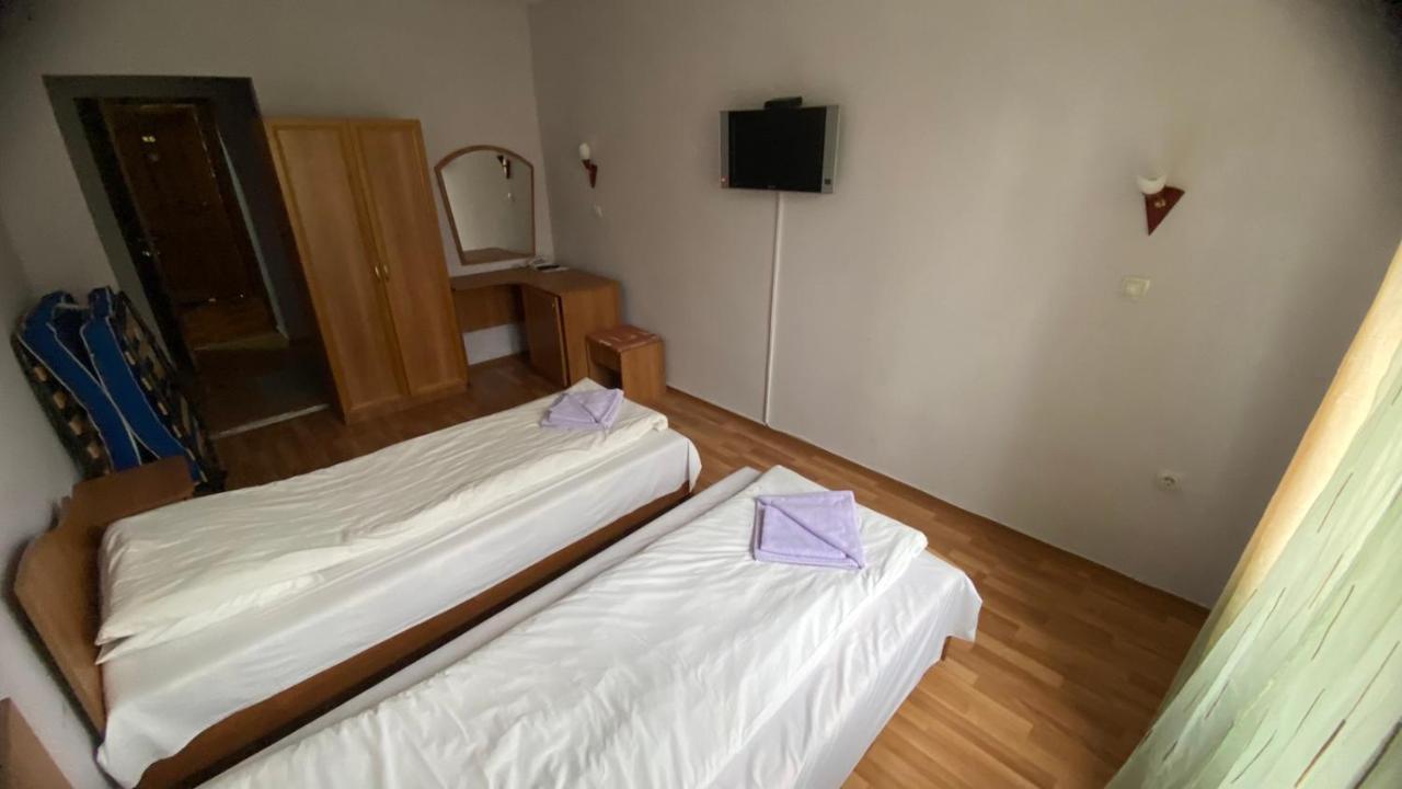 Хотел Галина Палас Srem Esterno foto