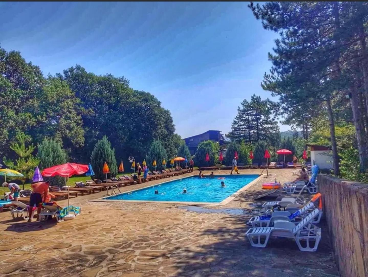Хотел Галина Палас Srem Esterno foto