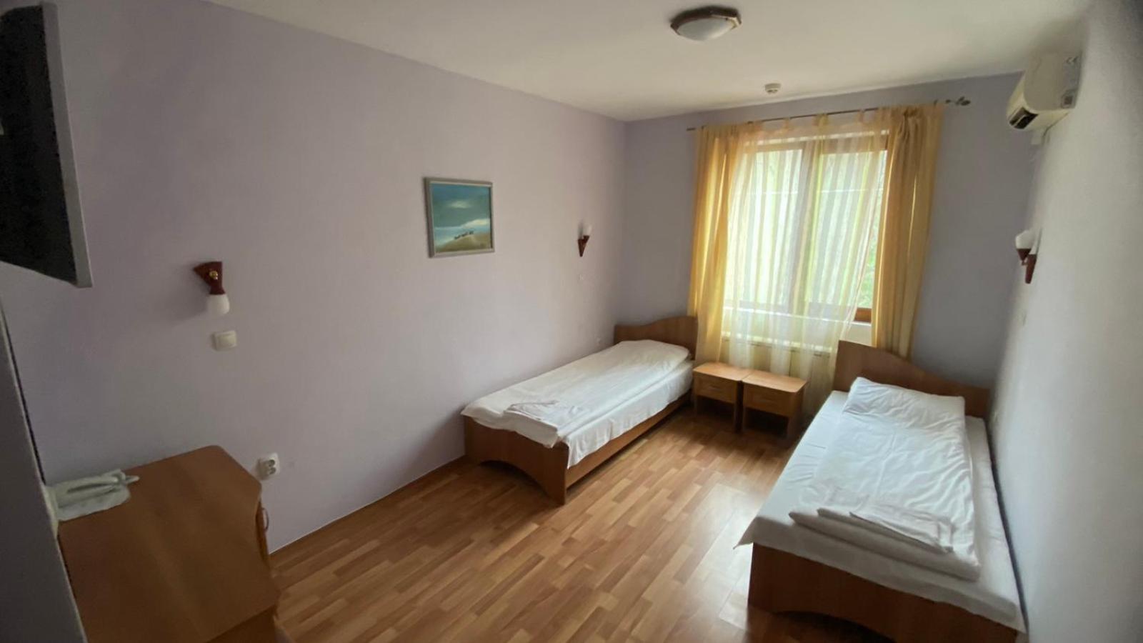 Хотел Галина Палас Srem Esterno foto